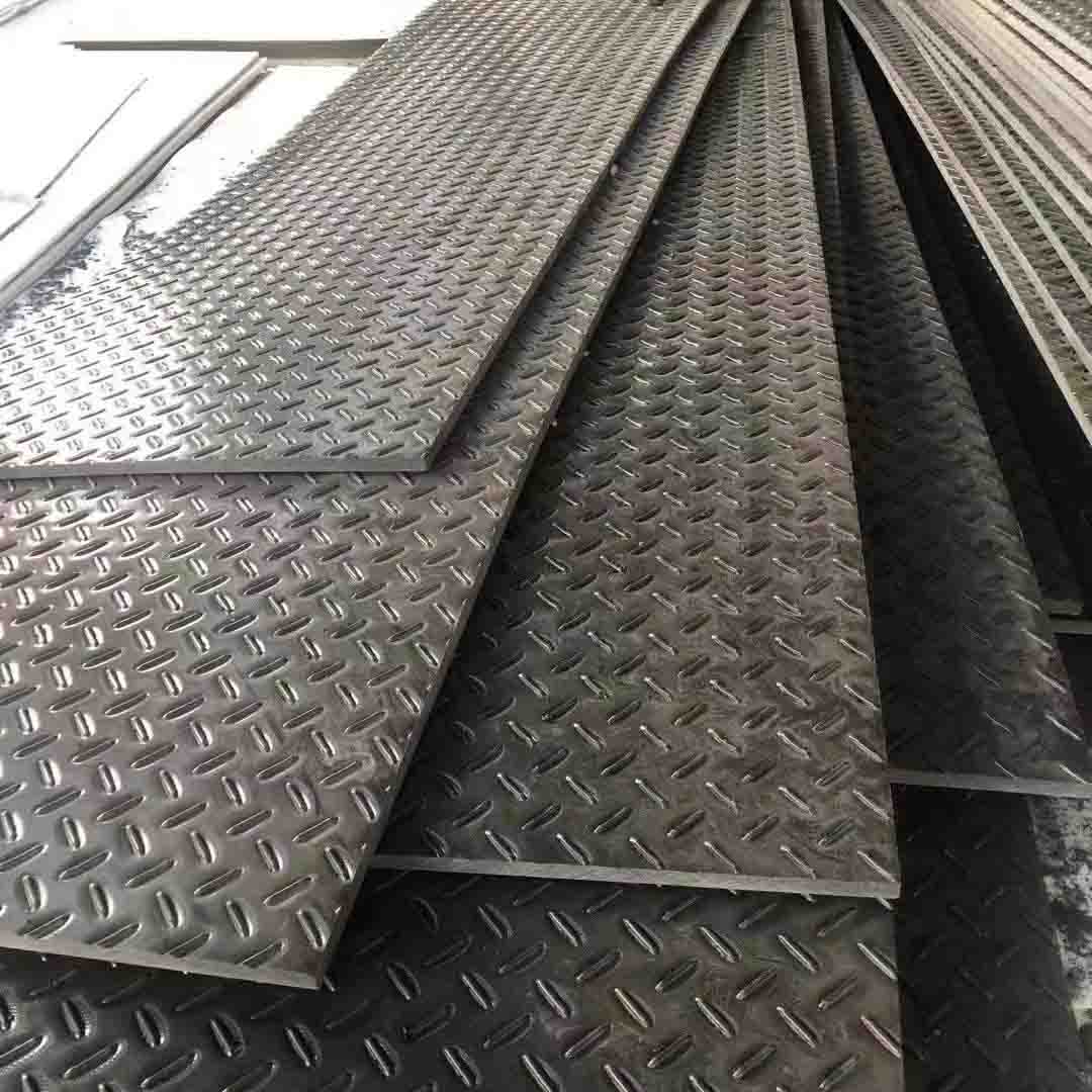 Tapis de protection du sol robustes pour chantiers de construction et plates-formes