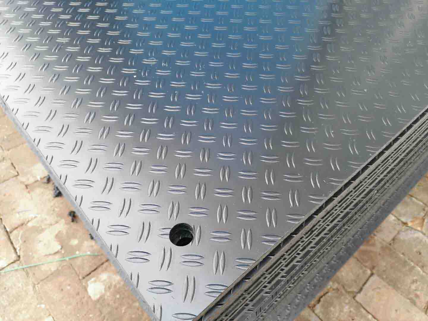 Tapis de protection du sol robustes pour chantiers de construction et plates-formes