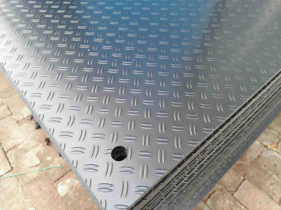 Tapis routiers temporaires UHMWPE durables et robustes