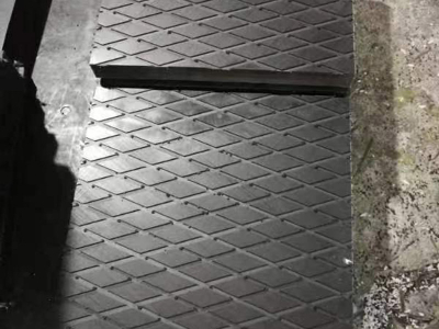 Patins de stabilisateur de grue composites