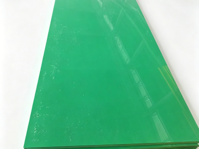 Feuille de polyéthylène à très haute masse moléculaire, noire
